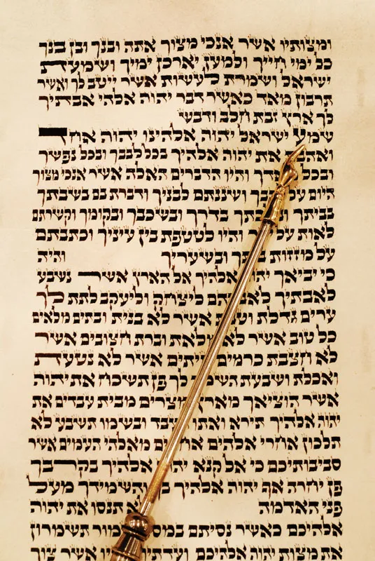 torah-scroll-yad-deuteronomy-6-1720424790.webp